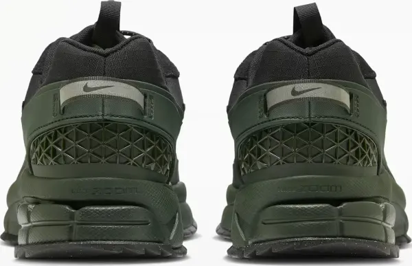 Кросівки Nike ZOOM VOMERO ROAM WINTERIZED темно-зелено-чорні FV2295-300