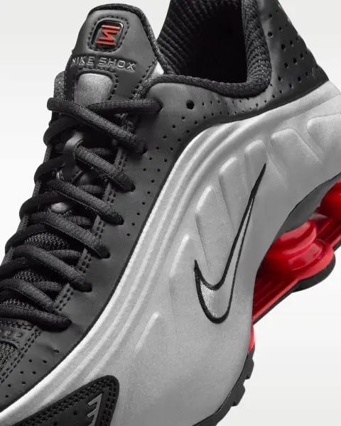 Кросівки жіночі Nike SHOX R4 чорно-сріблясто-червоні AR3565-011