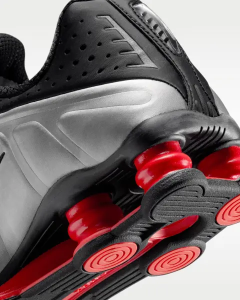 Кросівки жіночі Nike SHOX R4 чорно-сріблясто-червоні AR3565-011