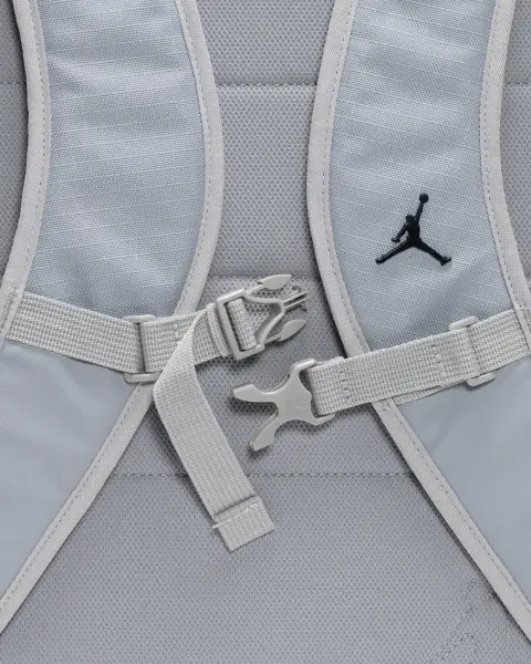Рюкзак Nike JORDAN BLACKTOP 25L серый LM9047-G3A