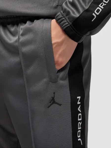 Спортивний костюм Nike JORDAN ESSENTIALS TRACKSUIT сіро-чорний HF9339-034&HF9341-034