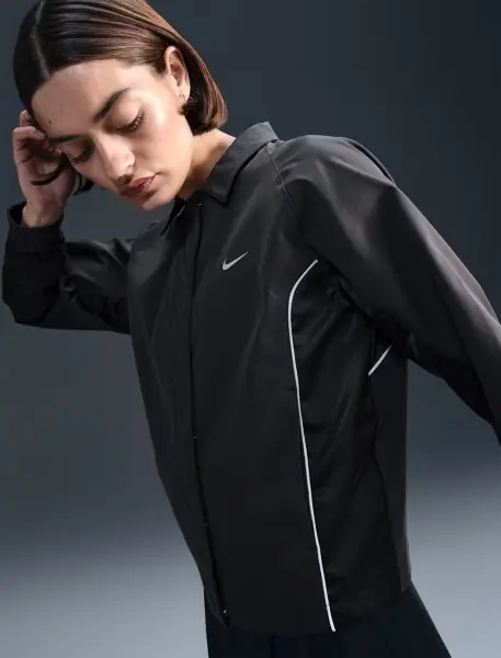 Куртка жіноча Nike SPORTSWEAR WOVEN чорна HQ3750-010