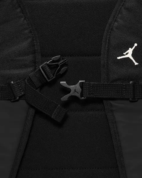 Рюкзак Nike JORDAN BLACKTOP 25L черный LM9047-023