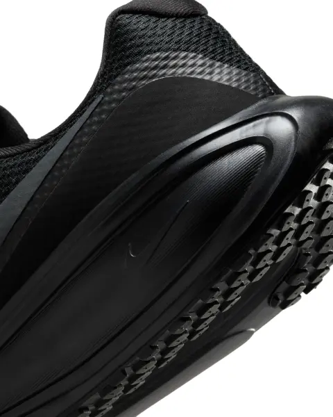 Кросівки бігові Nike REVOLUTION 8 EXTRA WIDE чорні HQ1996-004
