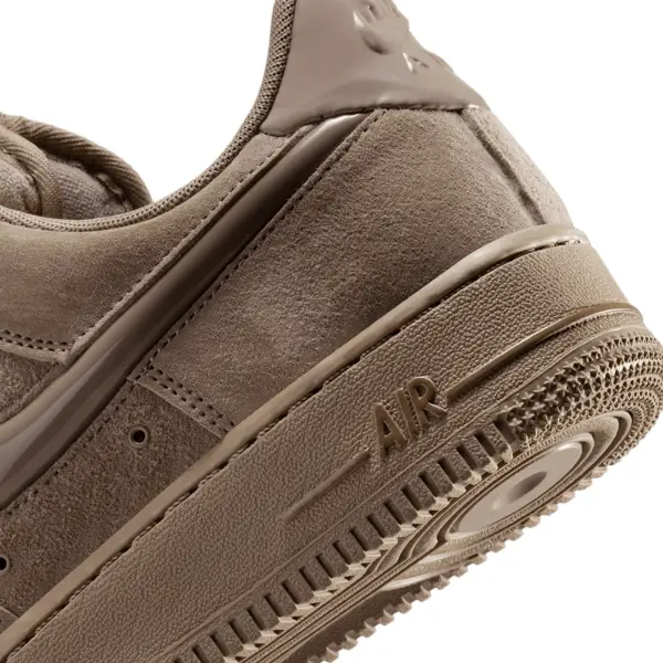 Кроссовки женские Nike AIR FORCE 1 '07 коричневые HV4406-200