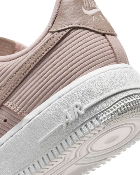 Кросівки жіночі Nike AIR FORCE 1 '07 світло-коричневі IM6533-602