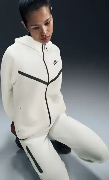 Спортивний костюм жіночий Nike SPORTSWEAR TECH FLEECE WINDRUNNER молочний HV6747-110__HV6779-110