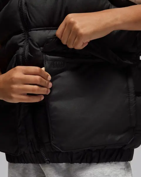 Жилетка підліткова Nike JORDAN FILLED PUFFER чорна 95D532-023