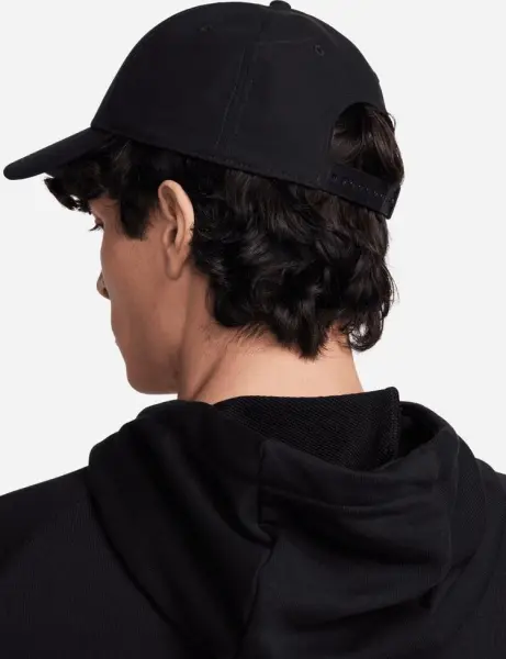 Кепка Nike DRI-FIT CLUB STRUCTURED SWOOSH черная FV5563-010