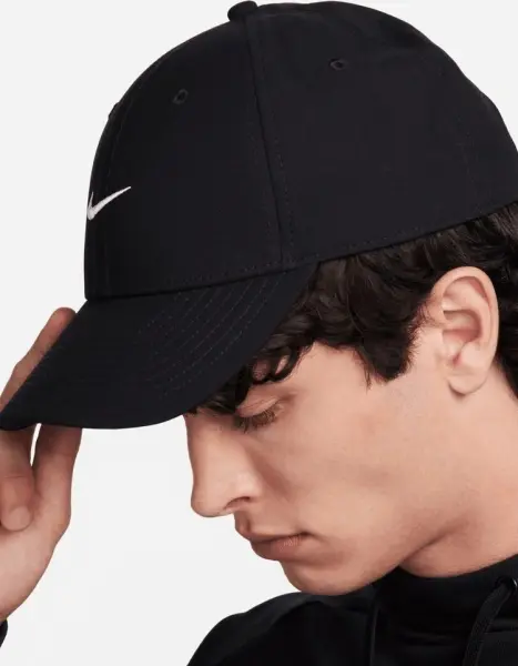 Кепка Nike DRI-FIT CLUB STRUCTURED SWOOSH черная FV5563-010