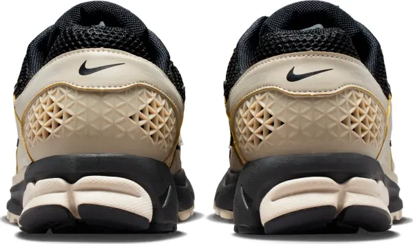 Кросівки Nike ZOOM VOMERO 5 бежево-чорні FJ4151-008