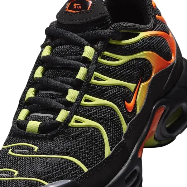 Кроссовки детские Nike AIR MAX PLUS (PS) черно-салатово-оранжевые FZ0023-040