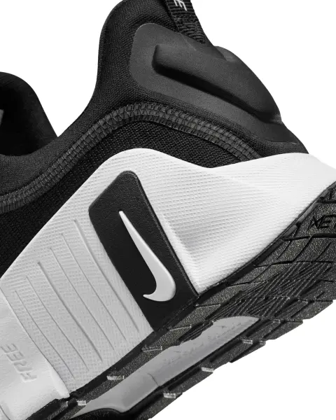 Кроссовки для тренировок женские Nike FREE METCON 6 черно-белые FJ7126-001