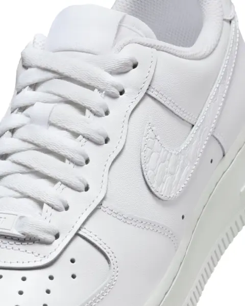Кросівки жіночі Nike AIR FORCE 1 '07 SE білі IO4837-100