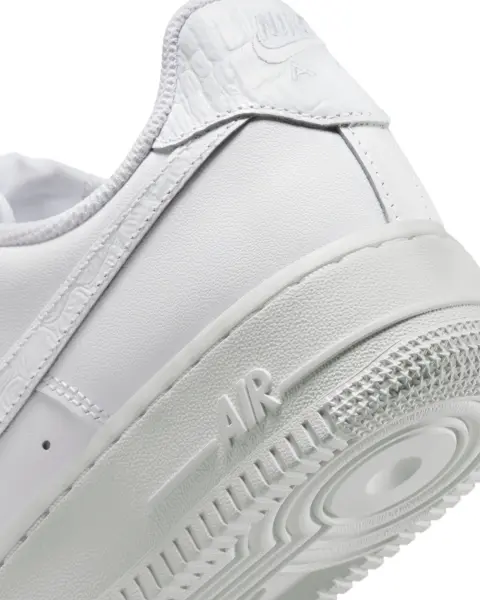 Кросівки жіночі Nike AIR FORCE 1 '07 SE білі IO4837-100