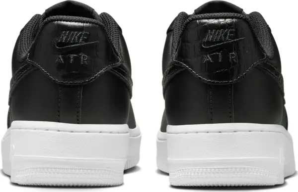 Кросівки жіночі Nike AIR FORCE 1 '07 SE чорні IO4837-001