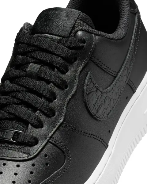 Кросівки жіночі Nike AIR FORCE 1 '07 SE чорні IO4837-001