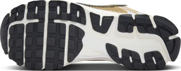 Кросівки жіночі Nike ZOOM VOMERO 5 золотисто-білі HF7723-001
