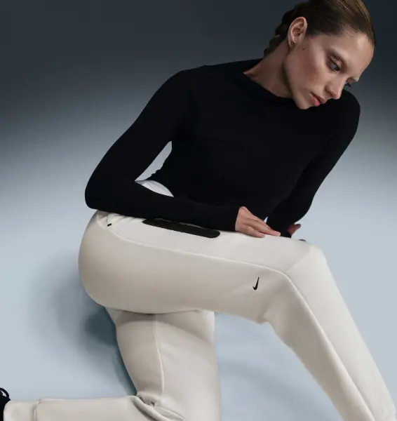 Спортивні штани жіночі Nike SPORTSWEAR TECH FLEECE MID-RISE молочні HV6779-110