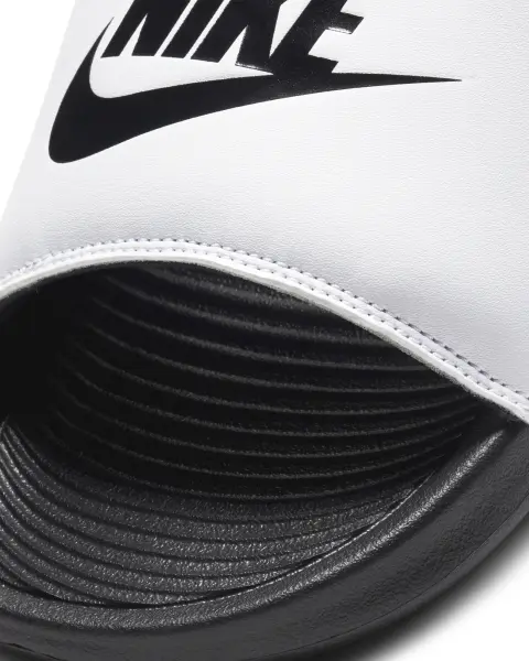 Шлепанцы женские Nike VICTORI ONE MIX черно-белые DD0228-100