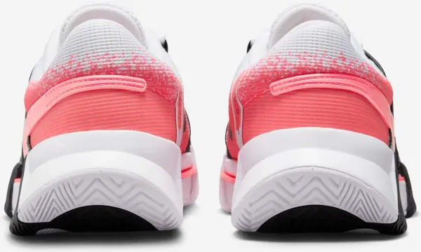 Кросівки тенісні Nike ZOOM GP CHALLENGE 1 HARD біло-чорно-коралові FB3147-102