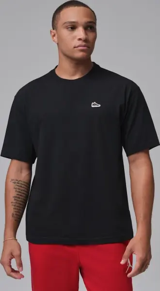 Футболка Nike JORDAN SNEAKER PATCH чорна IF3107-010