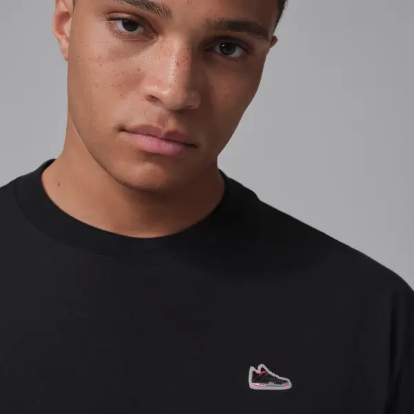 Футболка Nike JORDAN SNEAKER PATCH чорна IF3107-010