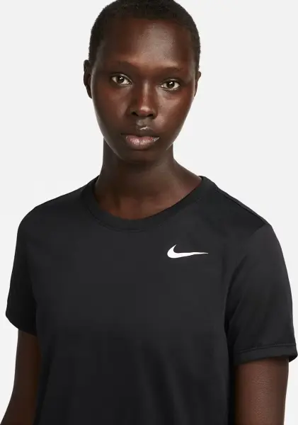 Футболка жіноча Nike DRI-FIT чорна DX0687-010