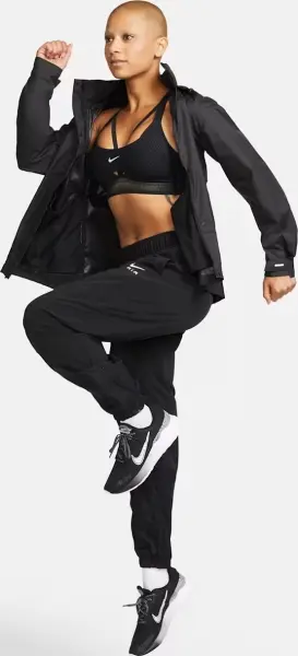 Ветровка для бега женская Nike FAST REPEL черная FB7451-010