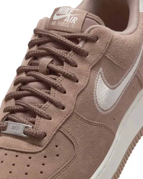 Кроссовки Nike AIR FORCE 1 '07 LV8 коричнево-белые HJ4465-200