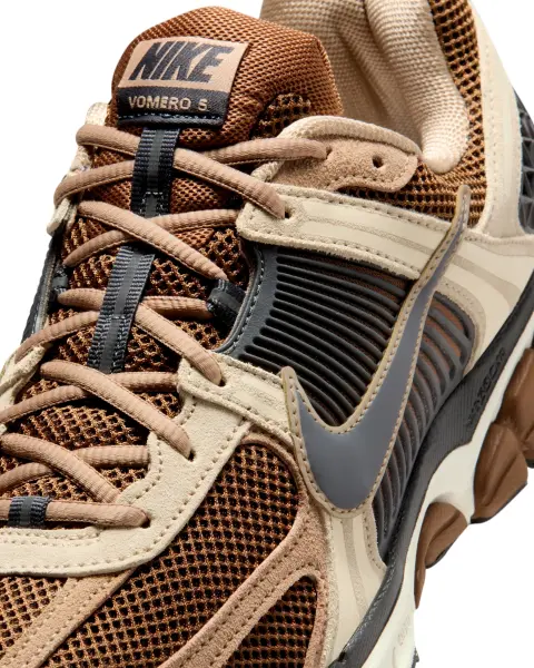 Кросівки Nike ZOOM VOMERO 5 коричнево-бежево-чорні HF1553-202
