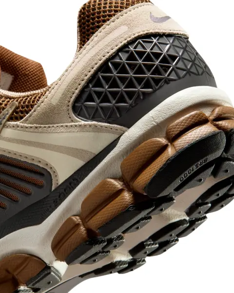 Кросівки Nike ZOOM VOMERO 5 коричнево-бежево-чорні HF1553-202