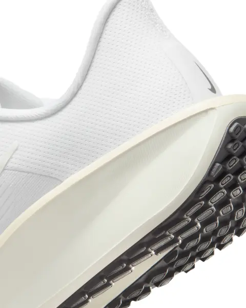 Кроссовки беговые женские Nike QUEST 6 бело-молочные FD6034-112