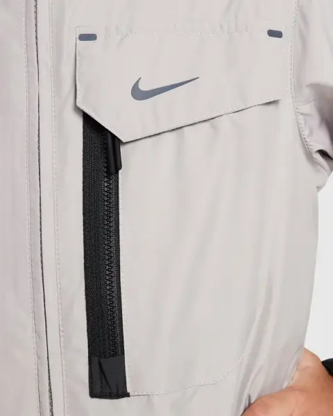 Куртка підліткова Nike SPORTSWEAR CITY UTILITY світло-сіра FZ4905-009