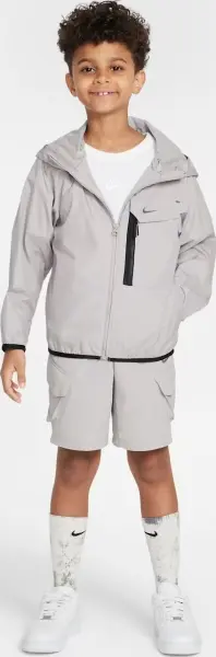 Куртка підліткова Nike SPORTSWEAR CITY UTILITY світло-сіра FZ4905-009