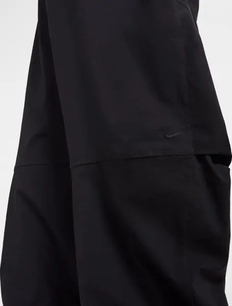 Спортивные штаны Nike TECH WOVEN OVERSIZED черные HM7158-010