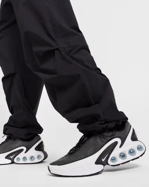 Спортивные штаны Nike TECH WOVEN OVERSIZED черные HM7158-010