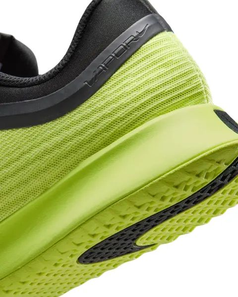 Кросівки тенісні жіночі Nike ZOOM VAPOR PRO 3 HARD лаймово-чорні IB6550-700