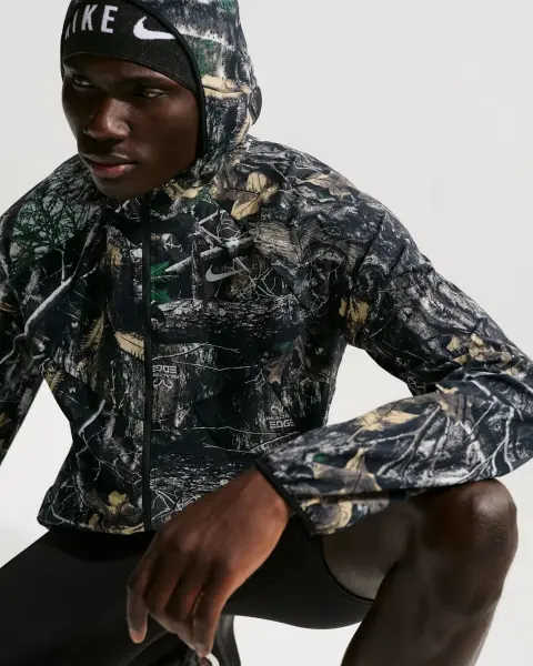 Вітровка для бігу Nike STRIDE DRI-FIT REALTREE чорно-коричнево-зелений камуфляж IO7767-060