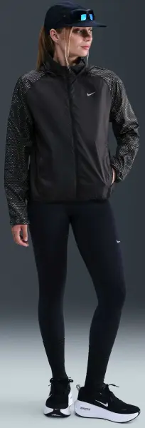 Вітровка для бігу жіноча Nike TEMPO FLASH REPEL чорна HV2985-010