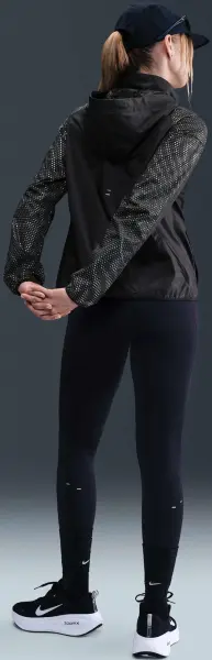 Вітровка для бігу жіноча Nike TEMPO FLASH REPEL чорна HV2985-010