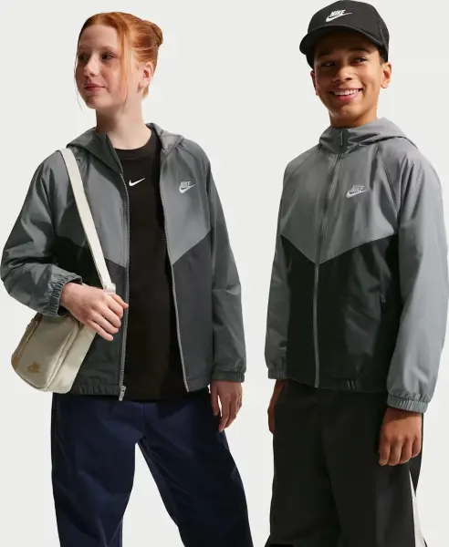 Ветровка подростковая Nike SPORTSWEAR WINDRUNNER серо-темно-серая IF2821-084