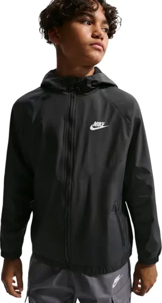 Ветровка подростковая Nike SPORTSWEAR WINDRUNNER черная IF2821-010
