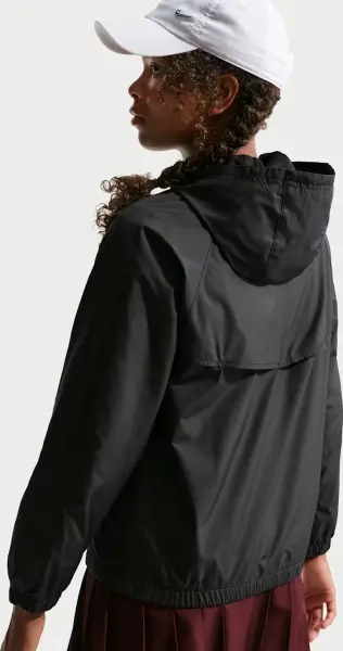 Ветровка подростковая Nike SPORTSWEAR WINDRUNNER черная IF2821-010