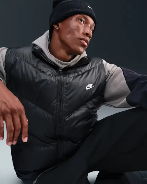 Жилетка Nike WINDRUNNER STATEMENT черная HV1480-010