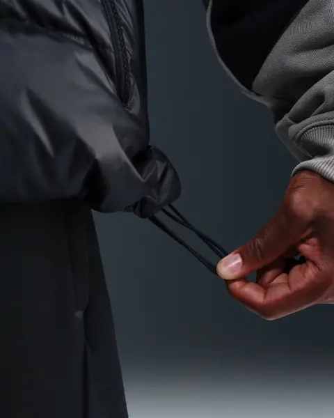 Жилетка Nike WINDRUNNER STATEMENT черная HV1480-010