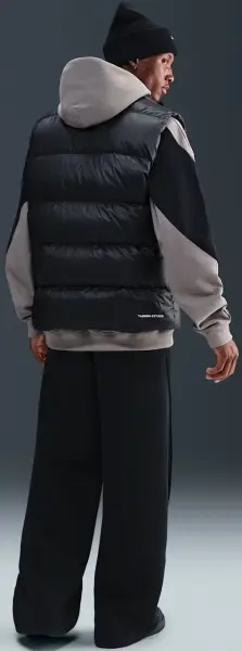 Жилетка Nike WINDRUNNER STATEMENT черная HV1480-010