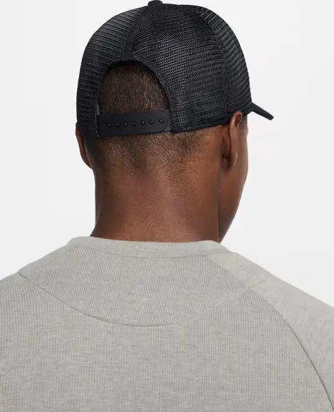 Кепка Nike RISE DRI-FIT TRUCKER черная HJ7018-010