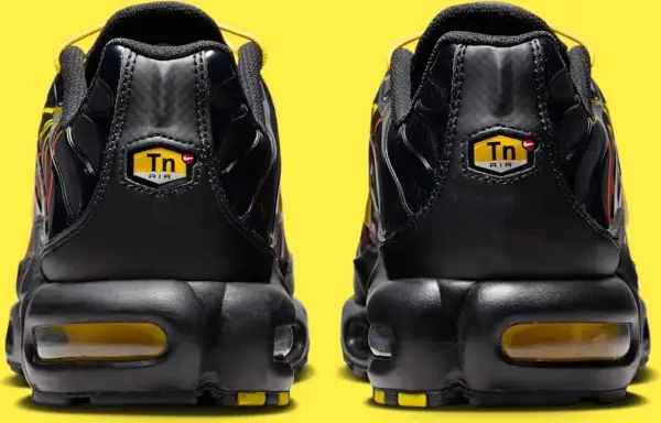 Кросівки Nike AIR MAX PLUS чорно-жовто-помаранчеві IH4459-010