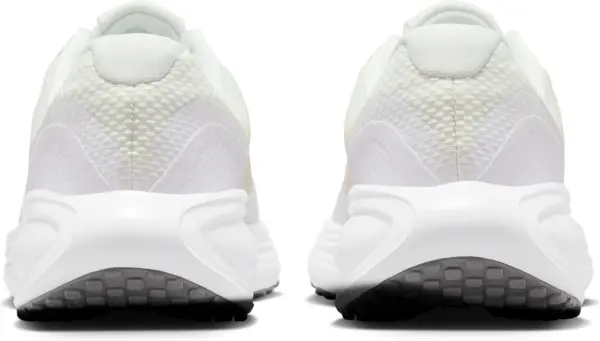 Кроссовки беговые женские Nike REVOLUTION 8 молочно-белые HJ8485-105